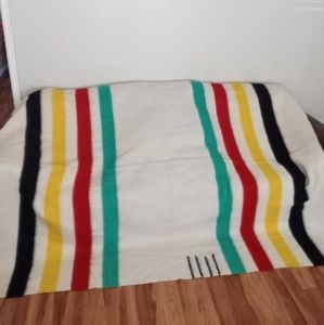 Woolrich 72 by 90-Inch Hudson Bay 4 Point Blanket, Natural with Multi Stripes￼